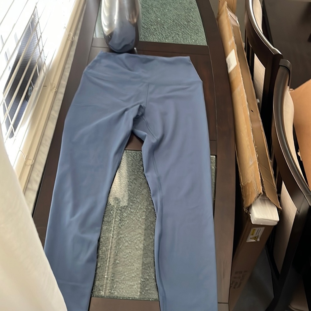 Lululemon size 4